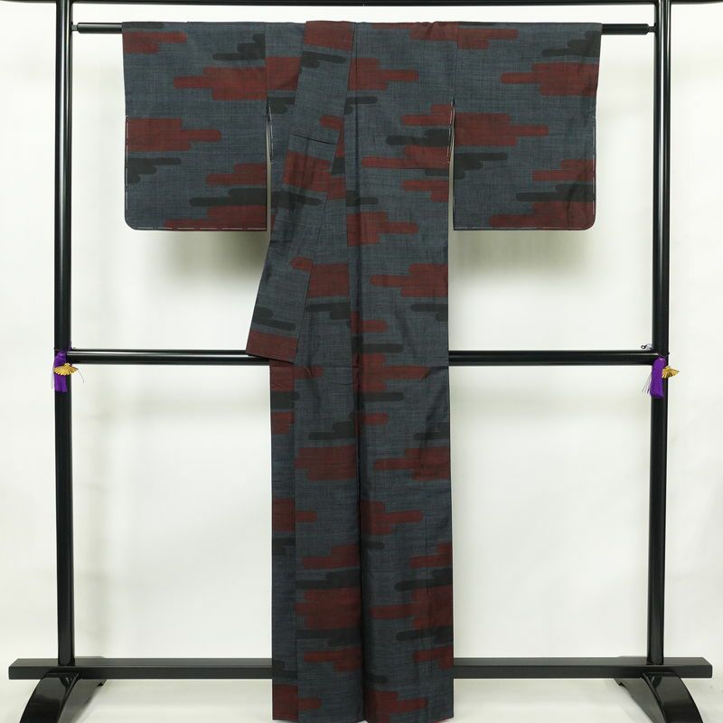 紬 正絹 幾何学柄・抽象柄 袷仕立て 身丈161.5cm 裄丈65.5cm 着物 青・紺_画像2