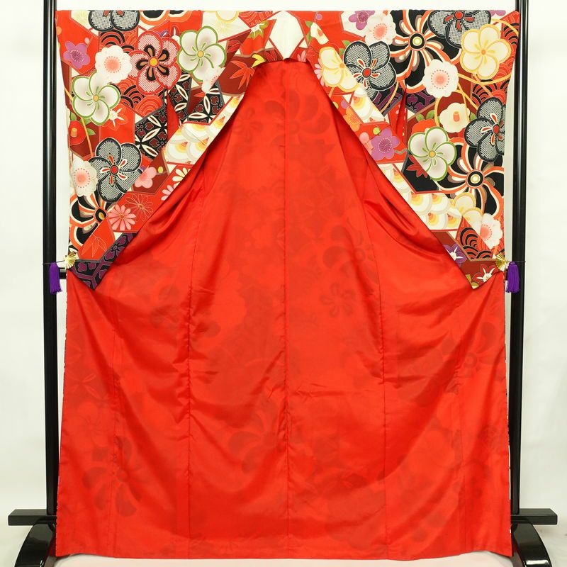 振袖 良品 ポリエステル 古典柄 袷仕立て 身丈169.5cm 裄丈68.5cm 箔 金彩 フォーマル 二十歳 着物 多色使い_画像3