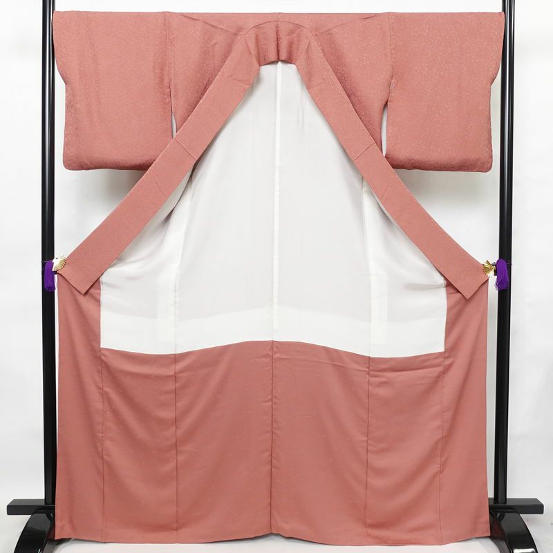 色無地 一つ紋付き 正絹 木の葉・植物柄 袷仕立て 身丈167cm 裄丈69cm フォーマル 着物 ピンク_画像3