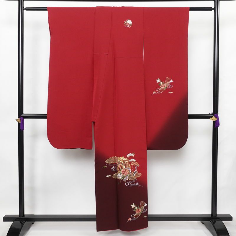 振袖 縮緬 金駒刺繍 正絹 古典柄 袷仕立て 身丈156.5cm 裄丈64cm 刺繍 金糸 フォーマル 着物 赤・朱_画像2