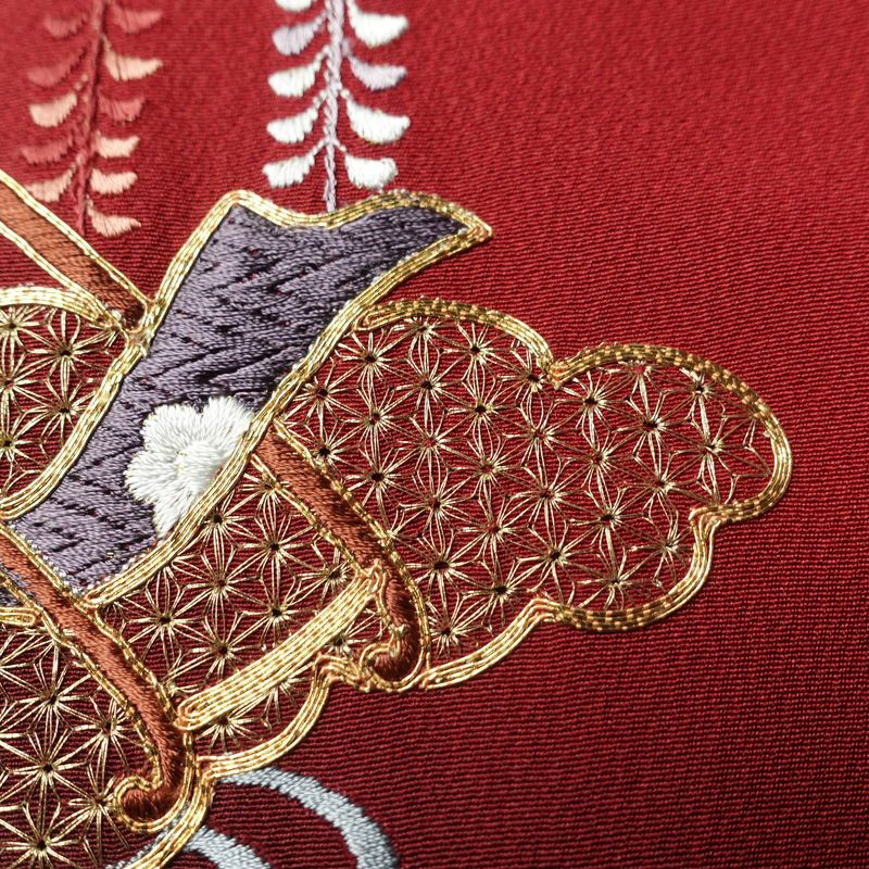 振袖 縮緬 金駒刺繍 正絹 古典柄 袷仕立て 身丈156.5cm 裄丈64cm 刺繍 金糸 フォーマル 着物 赤・朱_画像9