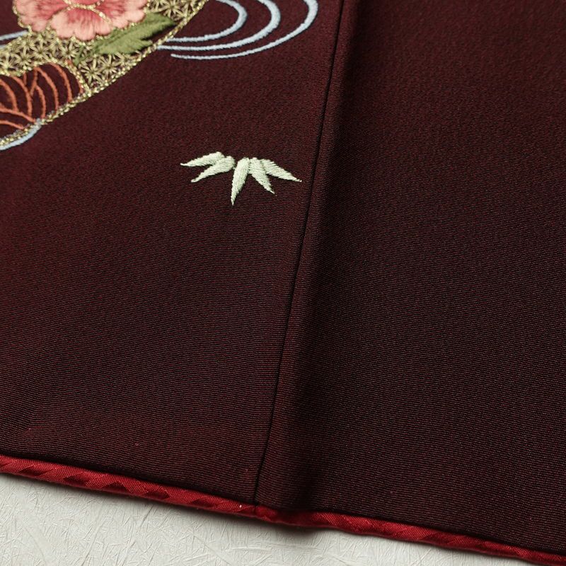 振袖 縮緬 金駒刺繍 正絹 古典柄 袷仕立て 身丈156.5cm 裄丈64cm 刺繍 金糸 フォーマル 着物 赤・朱_画像13