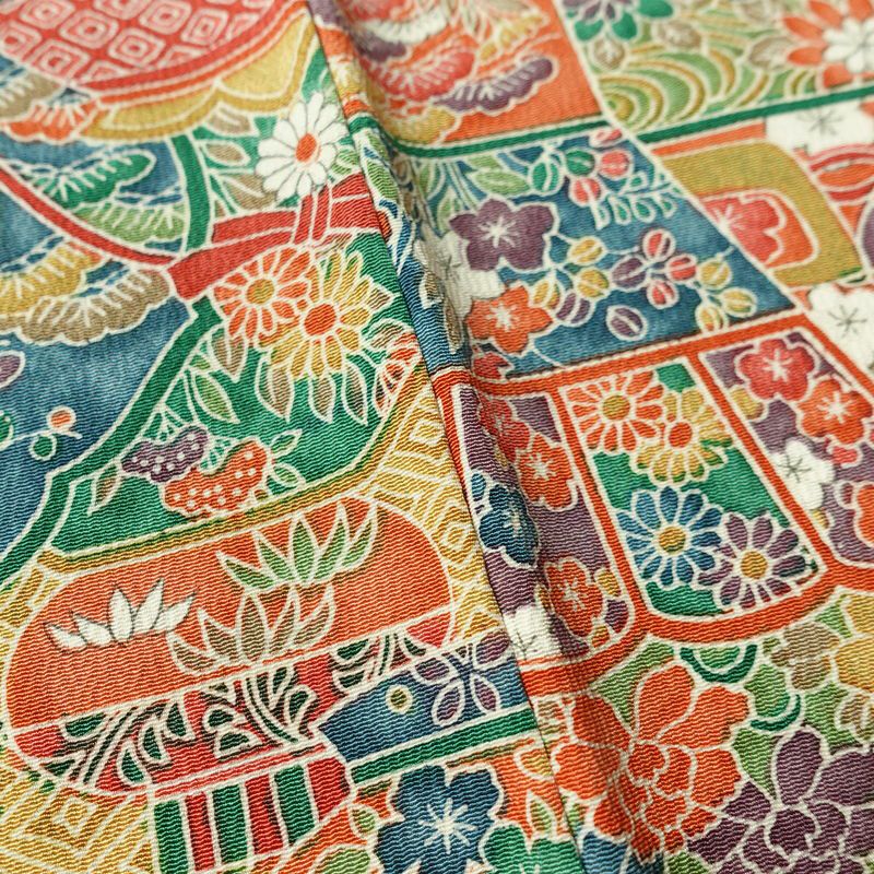 小紋 縮緬 総柄 正絹 古典柄 袷仕立て 身丈163cm 裄丈65cm 一部しつけ糸付き 着物 多色使い_画像10