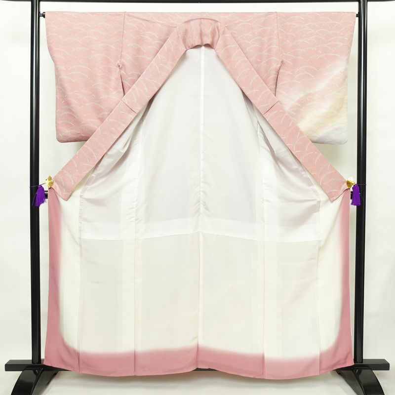 付け下げ 正絹 木の葉・植物柄 袷仕立て 身丈160cm 裄丈66cm フォーマル 芝 着物 ピンク_画像3