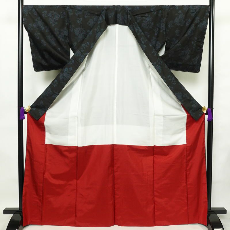 大島紬 しつけ糸付き 正絹 木の葉・植物柄 袷仕立て 身丈170cm 裄丈69.5cm 着物 黒_画像3