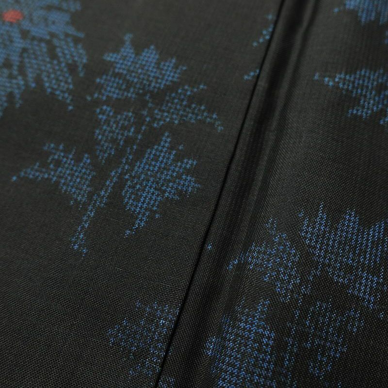 大島紬 しつけ糸付き 正絹 木の葉・植物柄 袷仕立て 身丈170cm 裄丈69.5cm 着物 黒_画像8