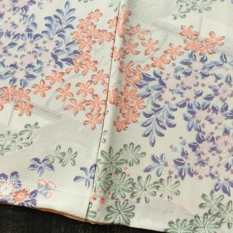 小紋 しつけ糸付き 縮緬 総柄 正絹 木の葉・植物柄 袷仕立て 身丈160cm 裄丈66cm 着物 多色使い_画像12