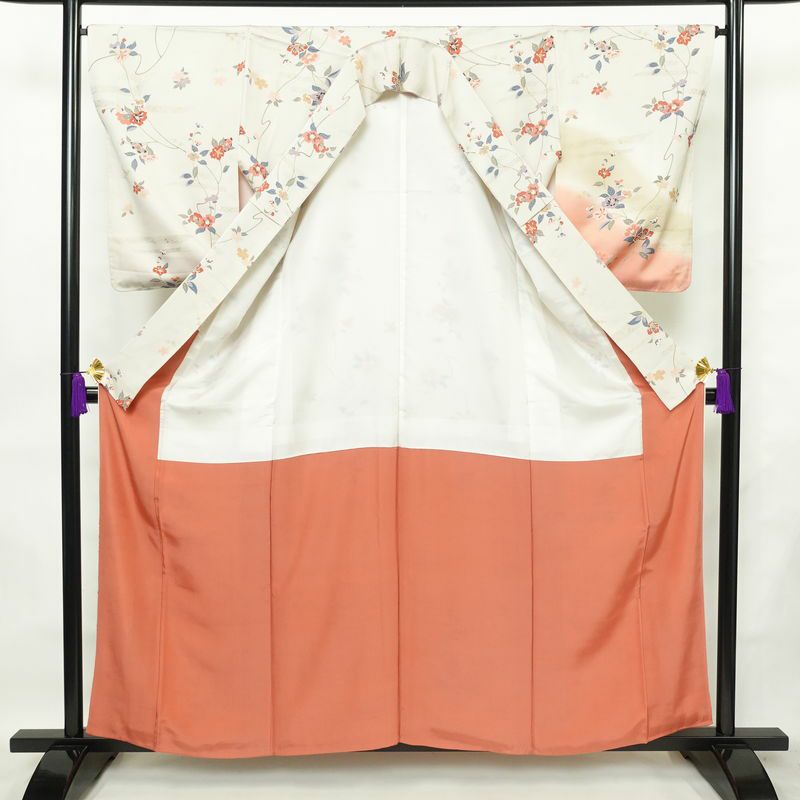 付け下げ しつけ糸付き 正絹 花柄 袷仕立て 身丈160cm 裄丈66cm 金彩 着物 グレージュ ベージュ_画像3