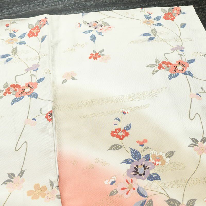付け下げ しつけ糸付き 正絹 花柄 袷仕立て 身丈160cm 裄丈66cm 金彩 着物 グレージュ ベージュ_画像15