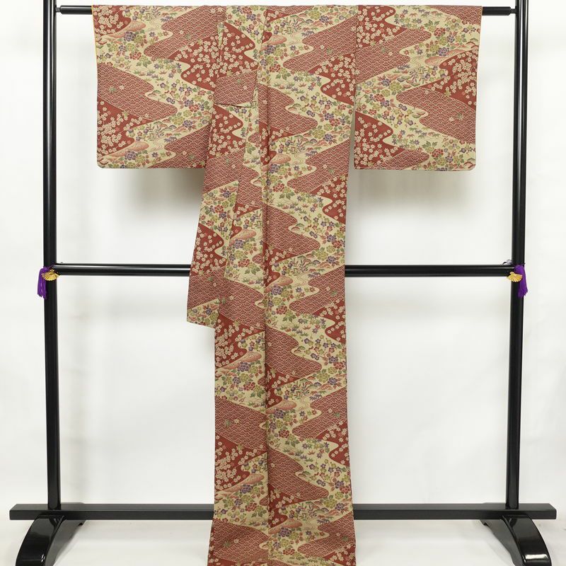 小紋 美品 しつけ糸付き 総柄 ポリエステル 古典柄 袷仕立て 身丈175.5cm 裄丈72cm 着物 小豆・エンジ_画像2