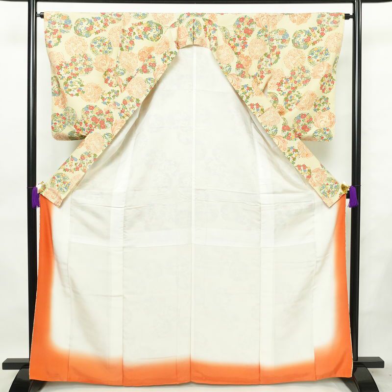 小紋 縮緬 総柄 正絹 花柄 袷仕立て 身丈166cm 裄丈65.5cm 一部しつけ糸付き 着物 クリーム_画像3