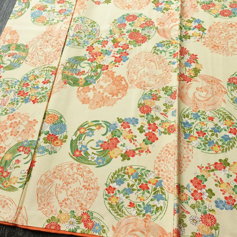 小紋 縮緬 総柄 正絹 花柄 袷仕立て 身丈166cm 裄丈65.5cm 一部しつけ糸付き 着物 クリーム_画像4