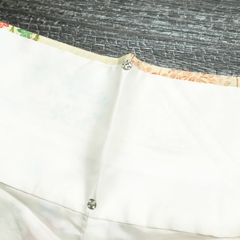 小紋 縮緬 総柄 正絹 花柄 袷仕立て 身丈166cm 裄丈65.5cm 一部しつけ糸付き 着物 クリーム_画像18