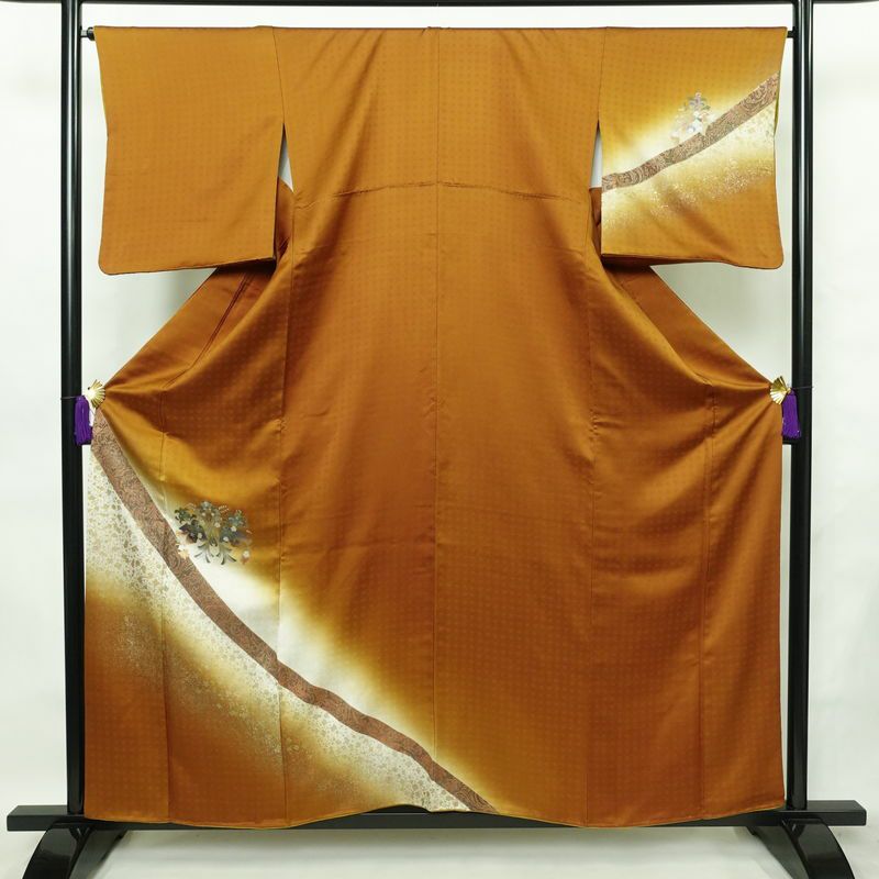 付け下げ 良品 正絹 袷仕立て 身丈158.5cm 裄丈66cm 箔 金彩 着物 黄・黄土色_画像1