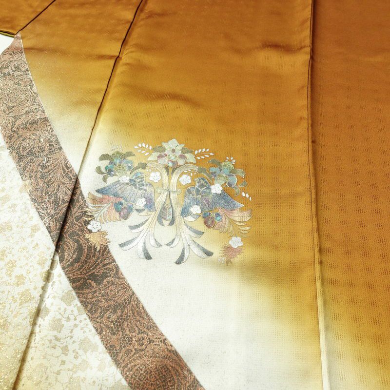 付け下げ 良品 正絹 袷仕立て 身丈158.5cm 裄丈66cm 箔 金彩 着物 黄・黄土色_画像5