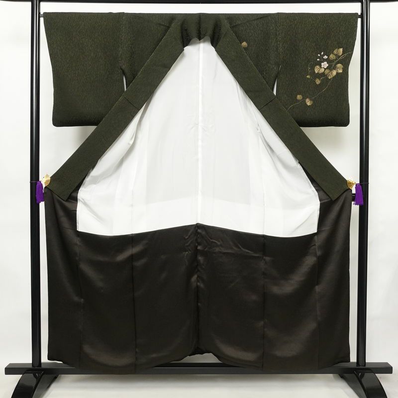 付け下げ 落款入り 正絹 木の葉・植物柄 袷仕立て 身丈157cm 裄丈67cm 箔 刺繍 金彩 フォーマル 着物 緑・うぐいす色_画像3