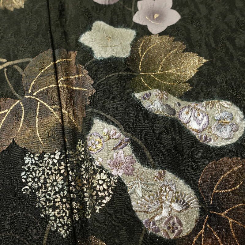 付け下げ 落款入り 正絹 木の葉・植物柄 袷仕立て 身丈157cm 裄丈67cm 箔 刺繍 金彩 フォーマル 着物 緑・うぐいす色_画像8