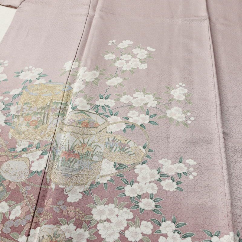 訪問着 良品 しつけ糸付き 綸子 正絹 古典柄 袷仕立て 身丈166cm 裄丈69.5cm 箔 金彩 フォーマル 着物 紫・藤色_画像5