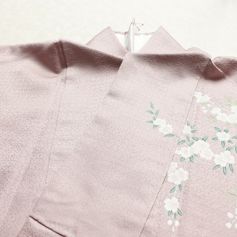 訪問着 良品 しつけ糸付き 綸子 正絹 古典柄 袷仕立て 身丈166cm 裄丈69.5cm 箔 金彩 フォーマル 着物 紫・藤色_画像16