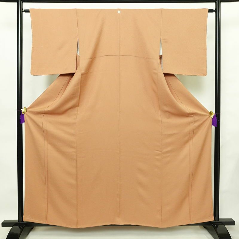 色無地 良品 一つ紋付き 正絹 花柄 袷仕立て 身丈158cm 裄丈64cm 一部しつけ糸付き フォーマル 着物 茶_画像1