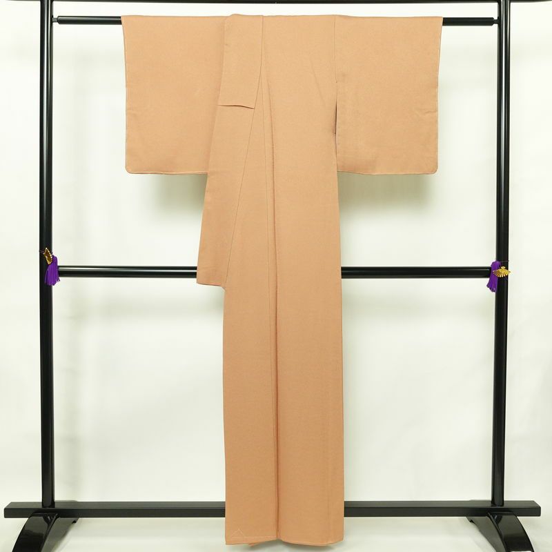 色無地 良品 一つ紋付き 正絹 花柄 袷仕立て 身丈158cm 裄丈64cm 一部しつけ糸付き フォーマル 着物 茶_画像2