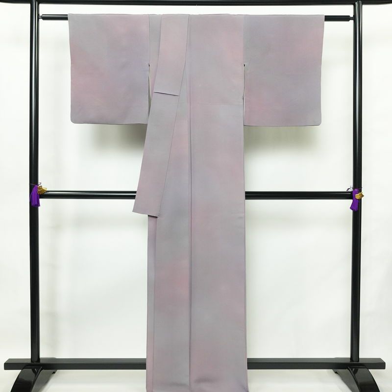 小紋 良品 斉藤三才 落款入り 縮緬 正絹 その他の柄 袷仕立て 身丈166cm 裄丈67cm 着物 紫・藤色_画像2