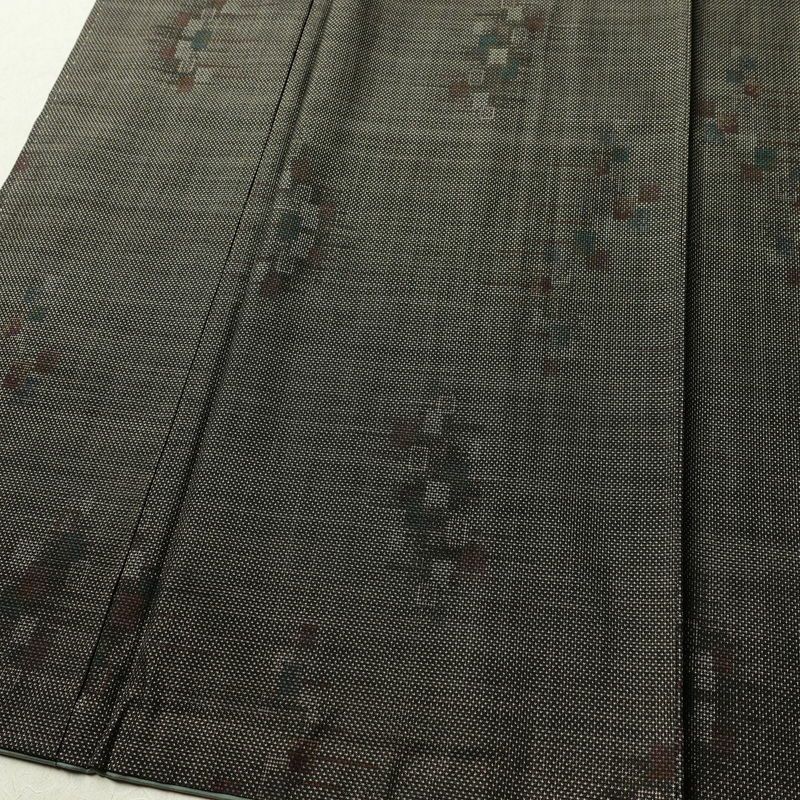 大島紬 古代染色純泥染 良品 証紙あり 正絹 幾何学柄・抽象柄 袷仕立て 身丈162cm 裄丈63cm 一部しつけ糸付き 着物 茶_画像4