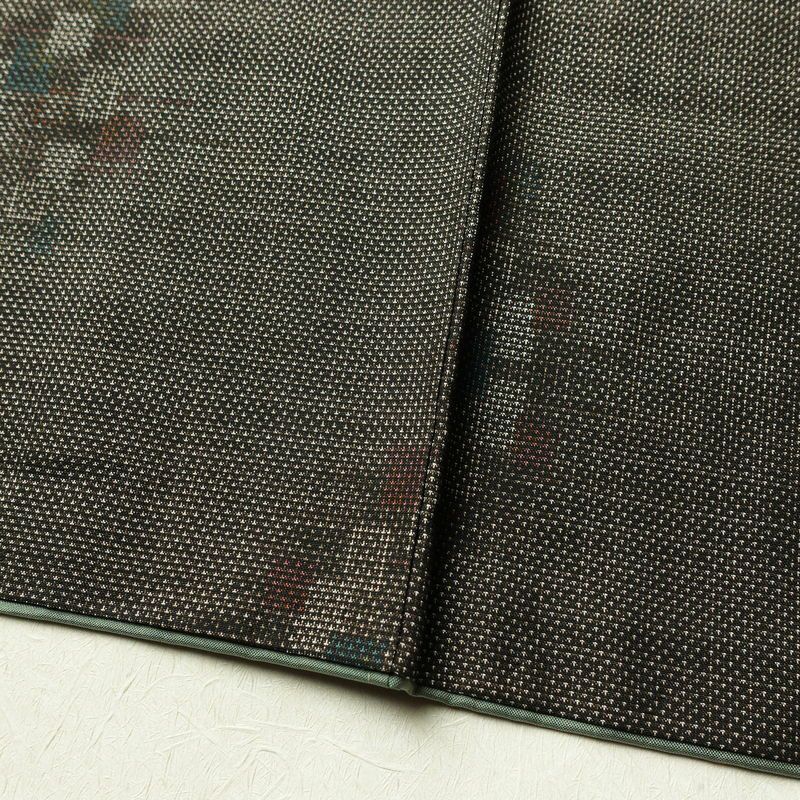 大島紬 古代染色純泥染 良品 証紙あり 正絹 幾何学柄・抽象柄 袷仕立て 身丈162cm 裄丈63cm 一部しつけ糸付き 着物 茶_画像12