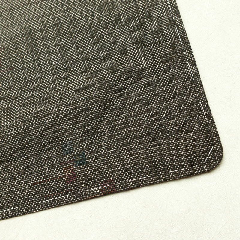 大島紬 古代染色純泥染 良品 証紙あり 正絹 幾何学柄・抽象柄 袷仕立て 身丈162cm 裄丈63cm 一部しつけ糸付き 着物 茶_画像15