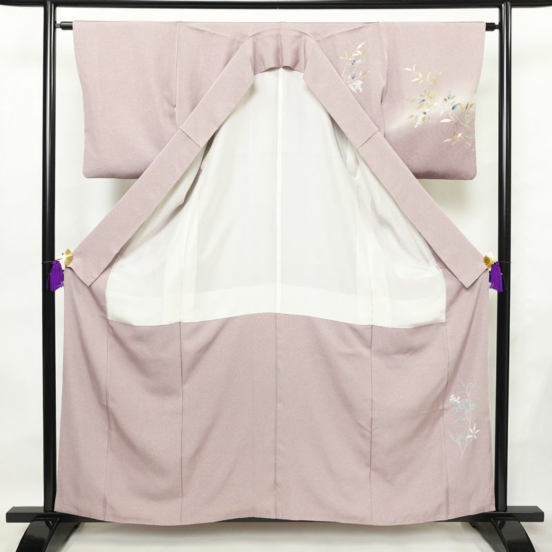 付け下げ 良品 縮緬 正絹 木の葉・植物柄 袷仕立て 身丈160cm 裄丈63.5cm 箔 共八掛 フォーマル 着物 紫・藤色_画像3