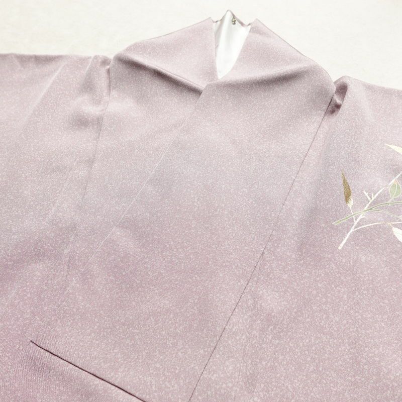 付け下げ 良品 縮緬 正絹 木の葉・植物柄 袷仕立て 身丈160cm 裄丈63.5cm 箔 共八掛 フォーマル 着物 紫・藤色_画像17