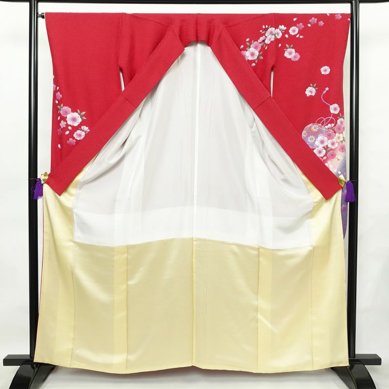 振袖 良品 正絹 花柄 袷仕立て 身丈161cm 裄丈66cm フォーマル 成人式 二十歳 着物 赤・朱_画像3
