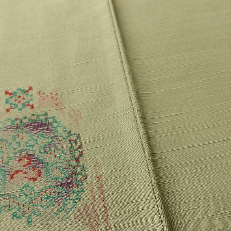紬 良品 しつけ糸付き 正絹 幾何学柄・抽象柄 袷仕立て 身丈155.5cm 裄丈66cm 着物 緑・うぐいす色_画像9