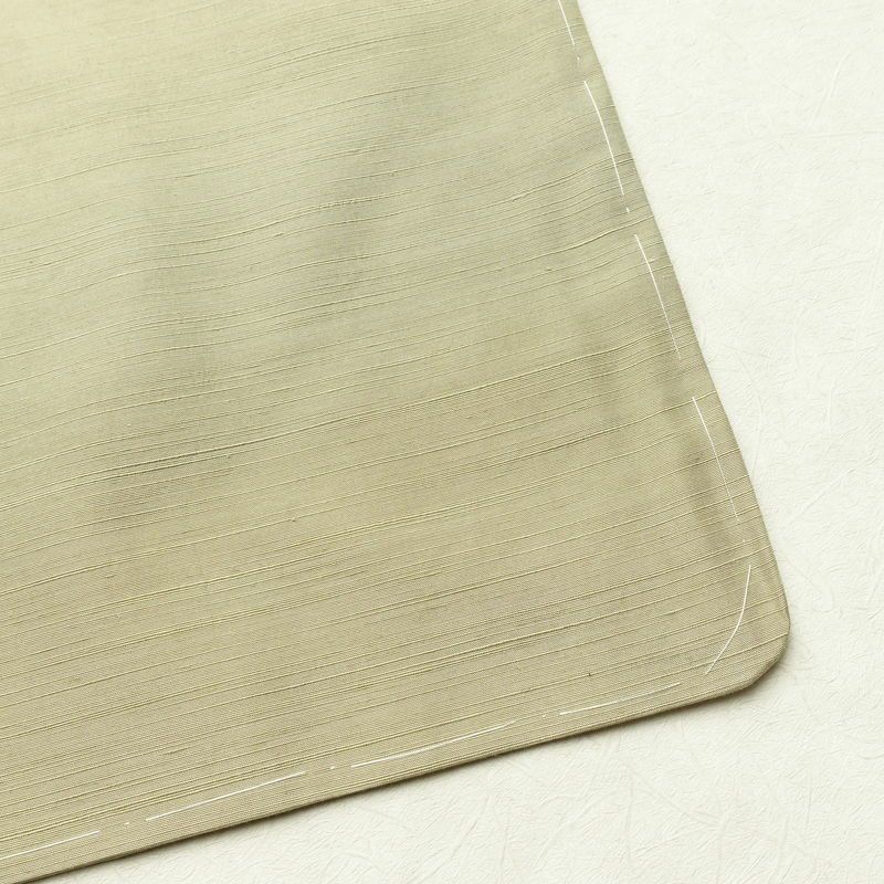 紬 良品 しつけ糸付き 正絹 幾何学柄・抽象柄 袷仕立て 身丈155.5cm 裄丈66cm 着物 緑・うぐいす色_画像17