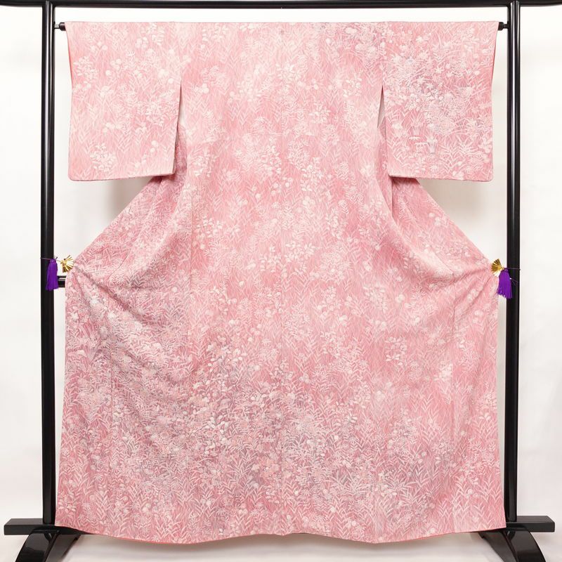 小紋 付下小紋 縮緬 相良刺繍 一つ紋付き 正絹 木の葉・植物柄 袷仕立て 身丈159cm 裄丈64.5cm 刺繍 フォーマル 着物 ピンク_画像1