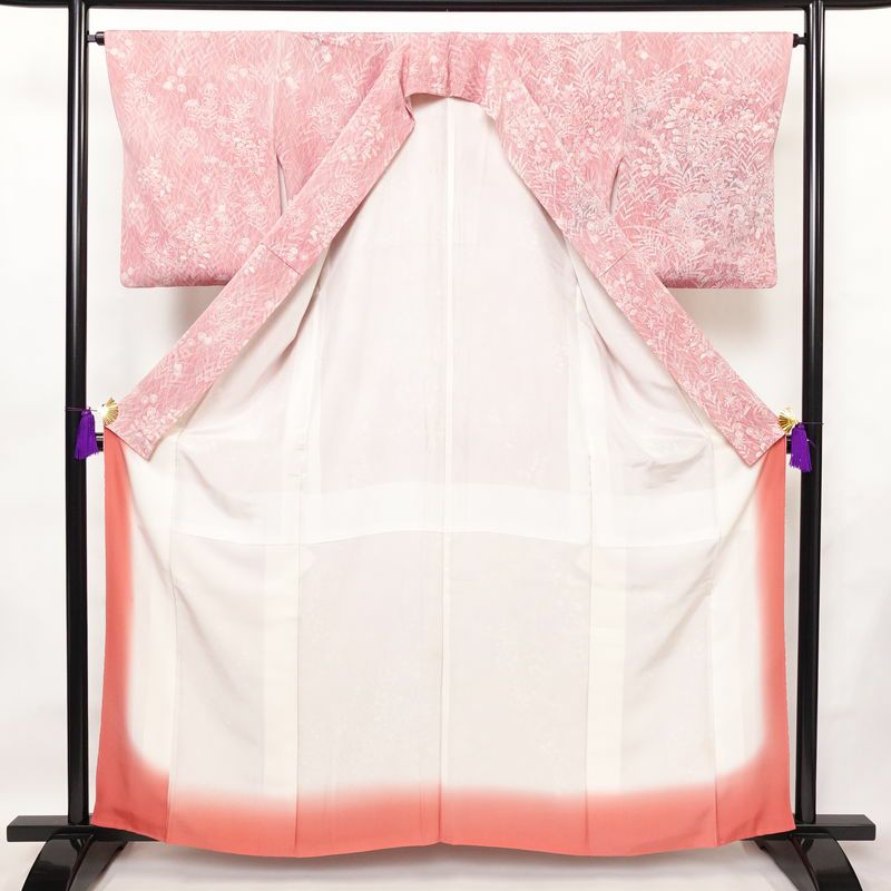 小紋 付下小紋 縮緬 相良刺繍 一つ紋付き 正絹 木の葉・植物柄 袷仕立て 身丈159cm 裄丈64.5cm 刺繍 フォーマル 着物 ピンク_画像3