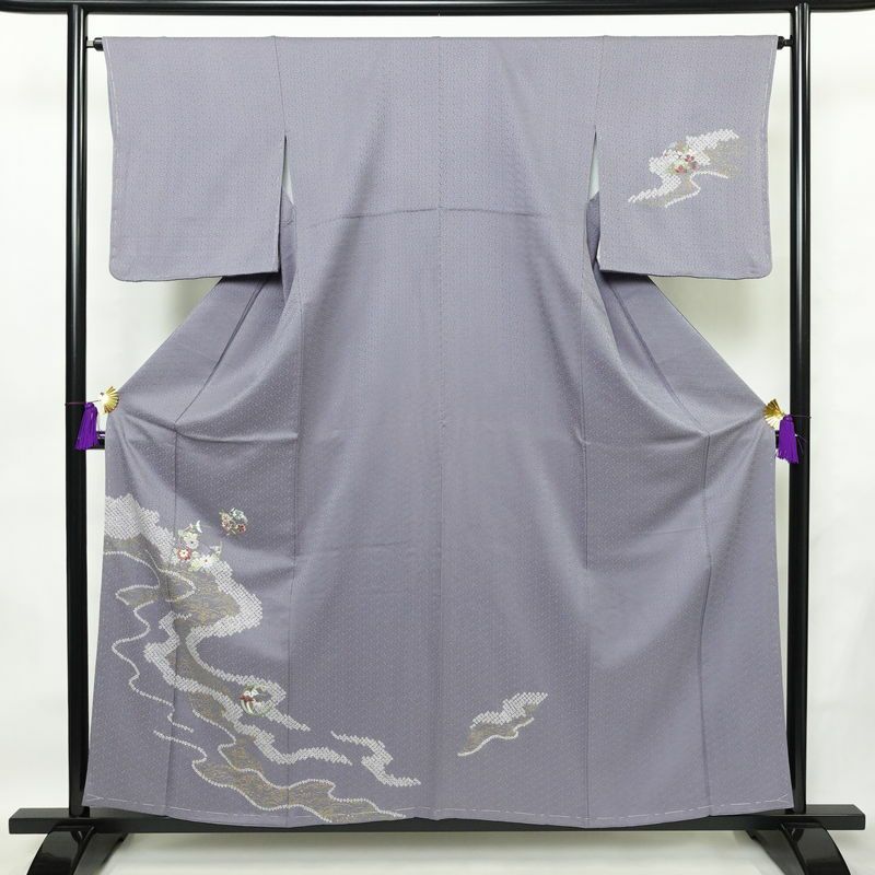 付け下げ 良品 しつけ糸付き 絞り 正絹 花柄 袷仕立て 身丈157.5cm 裄丈65.5cm 箔 金彩 フォーマル 着物 紫・藤色_画像1