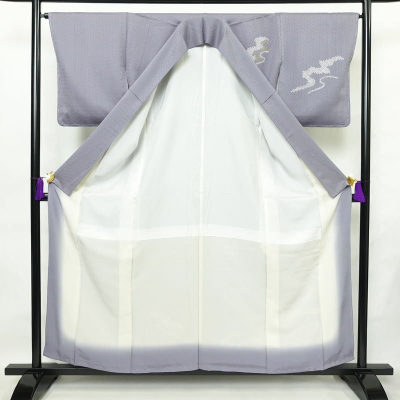 付け下げ 良品 しつけ糸付き 絞り 正絹 花柄 袷仕立て 身丈157.5cm 裄丈65.5cm 箔 金彩 フォーマル 着物 紫・藤色_画像3