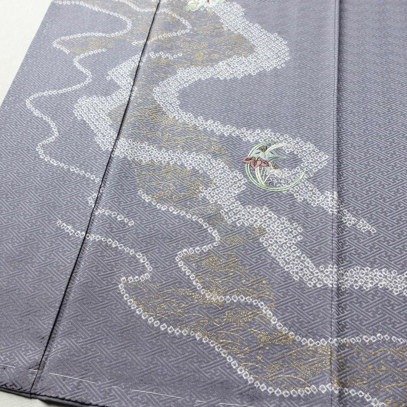 付け下げ 良品 しつけ糸付き 絞り 正絹 花柄 袷仕立て 身丈157.5cm 裄丈65.5cm 箔 金彩 フォーマル 着物 紫・藤色_画像4