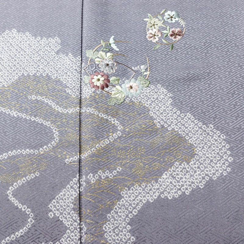 付け下げ 良品 しつけ糸付き 絞り 正絹 花柄 袷仕立て 身丈157.5cm 裄丈65.5cm 箔 金彩 フォーマル 着物 紫・藤色_画像6