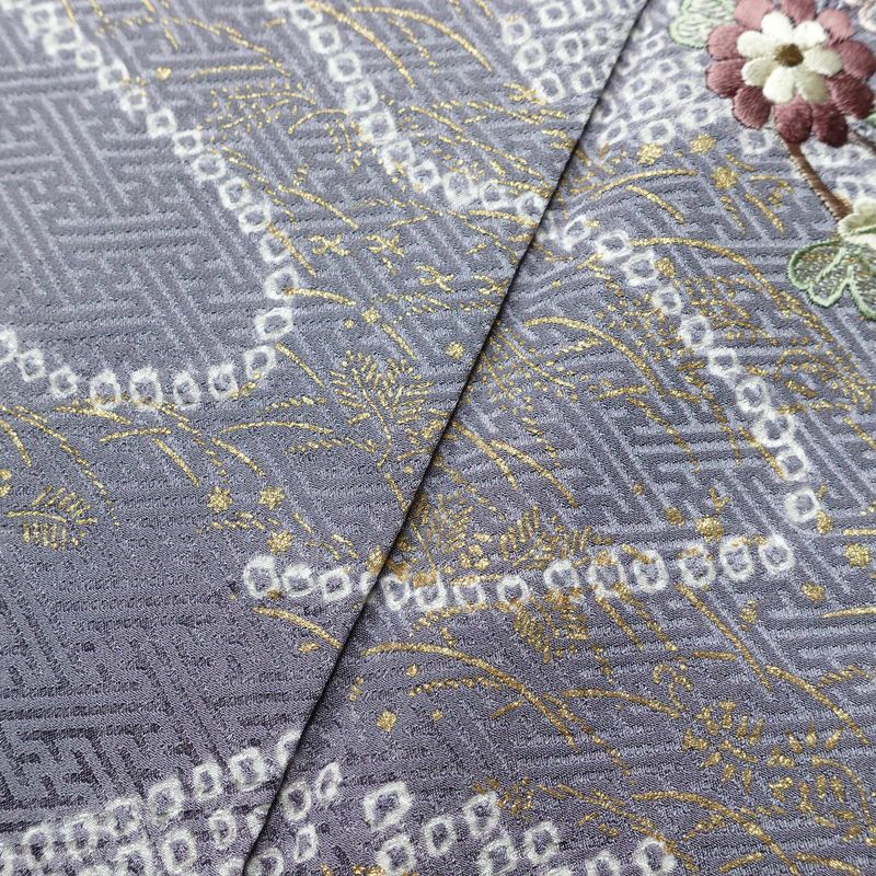 付け下げ 良品 しつけ糸付き 絞り 正絹 花柄 袷仕立て 身丈157.5cm 裄丈65.5cm 箔 金彩 フォーマル 着物 紫・藤色_画像9