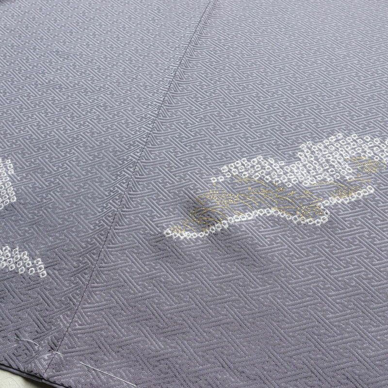 付け下げ 良品 しつけ糸付き 絞り 正絹 花柄 袷仕立て 身丈157.5cm 裄丈65.5cm 箔 金彩 フォーマル 着物 紫・藤色_画像12