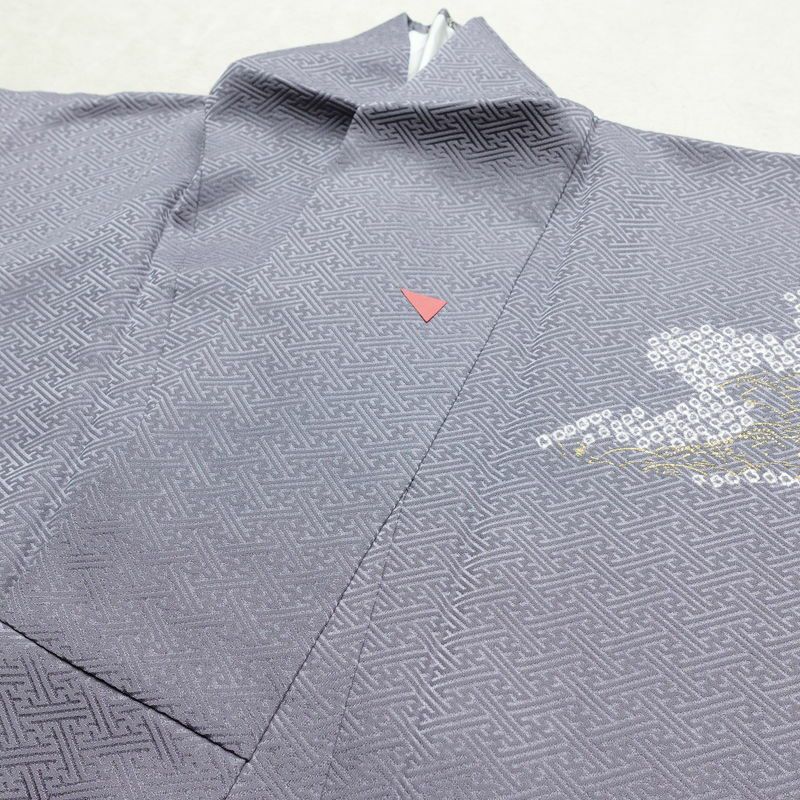 付け下げ 良品 しつけ糸付き 絞り 正絹 花柄 袷仕立て 身丈157.5cm 裄丈65.5cm 箔 金彩 フォーマル 着物 紫・藤色_画像16