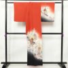 付け下げ 良品 縮緬 正絹 風景柄 袷仕立て 身丈155.5cm 裄丈65.5cm 箔 金彩 フォーマル 着物 赤・朱_画像2