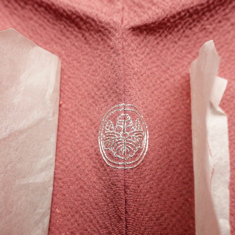 色無地 しつけ糸付き 縮緬 一つ紋付き 正絹 無地 袷仕立て 身丈153cm 裄丈60cm フォーマル 着物 ピンク_画像12