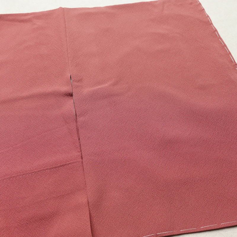 色無地 しつけ糸付き 縮緬 一つ紋付き 正絹 無地 袷仕立て 身丈153cm 裄丈60cm フォーマル 着物 ピンク_画像13