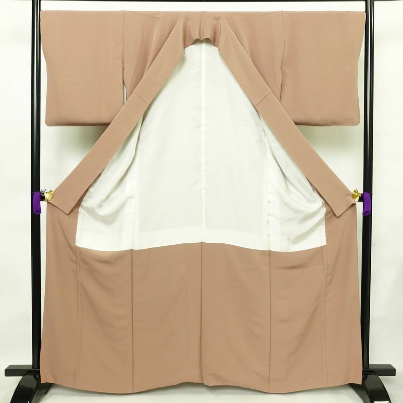 色無地 柿本市郎 落款入り 縮緬 一つ紋付き 正絹 無地 袷仕立て 身丈163cm 裄丈68cm フォーマル 着物 ベージュ_画像3