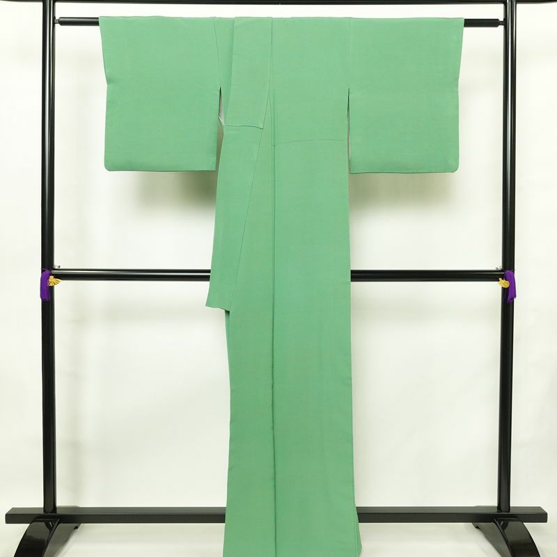 色無地 縮緬 一つ紋付き 正絹 無地 袷仕立て 身丈160.5cm 裄丈67cm 共八掛 フォーマル 着物 緑・うぐいす色_画像2