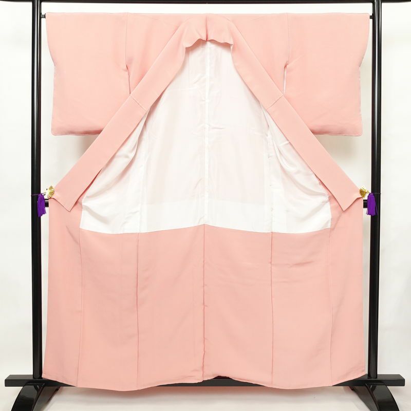 色無地 しつけ糸付き 縮緬 一つ紋付き 正絹 無地 袷仕立て 身丈157cm 裄丈65cm フォーマル 着物 ピンク_画像3