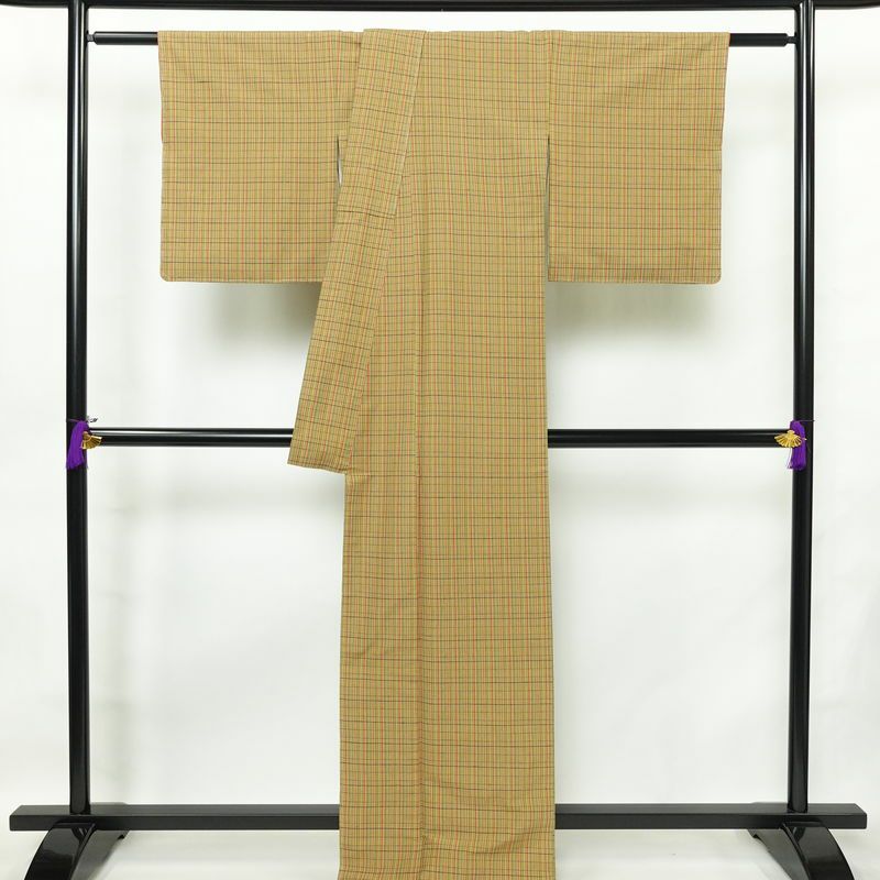 紬 良品 しつけ糸付き 正絹 チェック・格子柄 袷仕立て 身丈166.5cm 裄丈67cm 着物 黄・黄土色_画像2